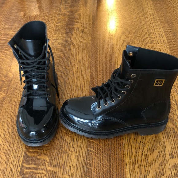 Shoes - dav rubber boots